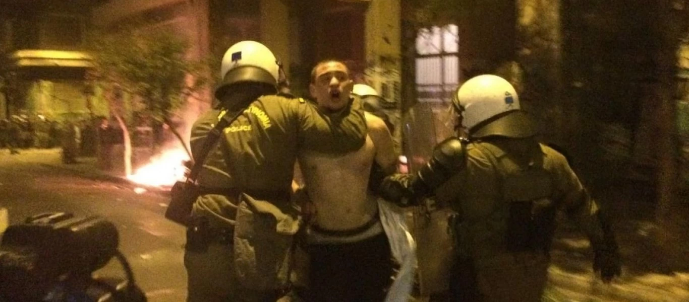 Νέα συγκέντρωση κατά της καραντίνας και της μάσκας στο Σύνταγμα διαλύθηκε από τις δυνάμεις ασφαλείας